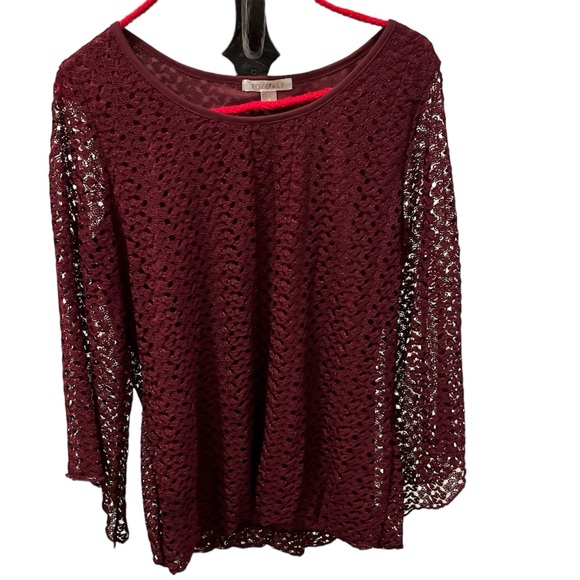 Lacey scoop neckline burgundy top. Size S - Picture 1 of 5